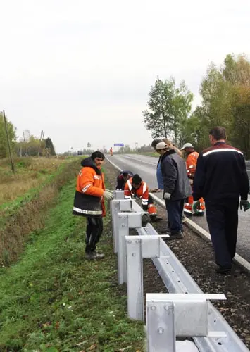 Установка барьерного дорожного ограждения